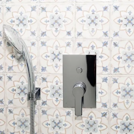 Violetta Πανσιόν 4*